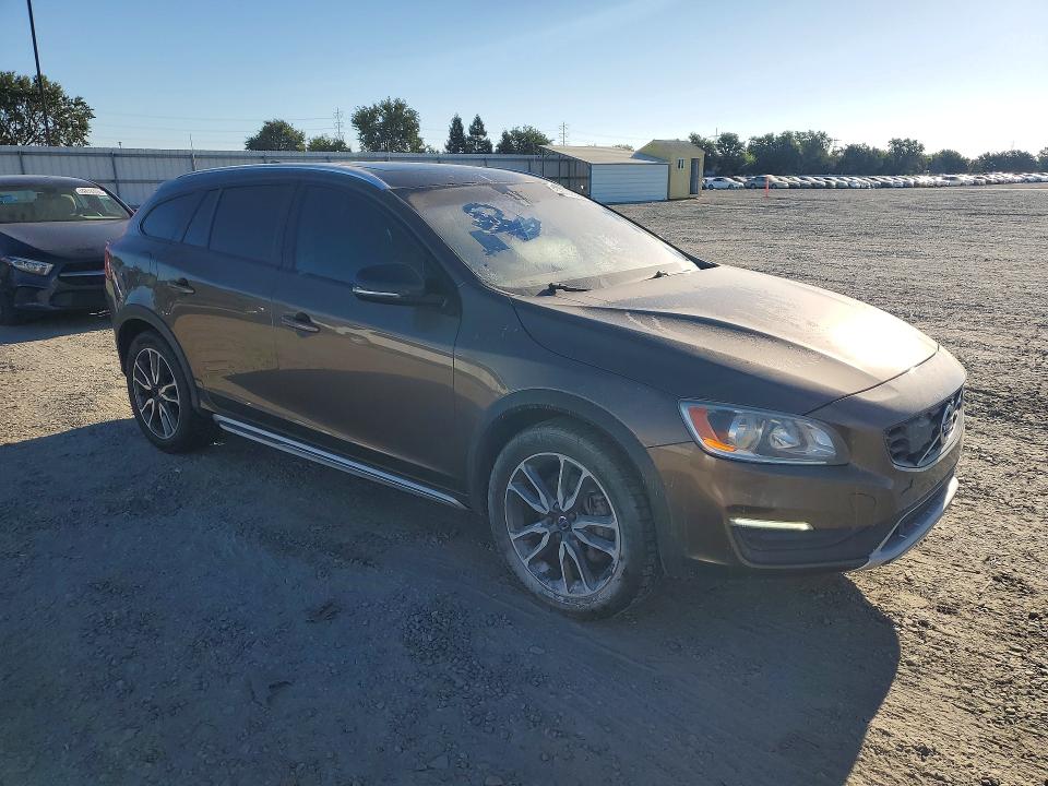 2017 Volvo V60 cross country VIN YV440MWK5H1027327 COPART salvage auction — ENGINE BURN, Nv - Dis/Dlr/Exp Only Clean Title, sold $2,400 on 2026-08-06 (photo 4)