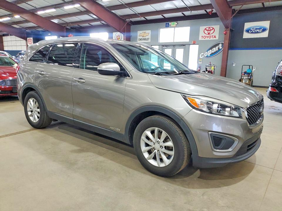 2016 Kia Sorento VIN 5XYPGDA52GG089912 COPART salvage auction — MINOR DENT/SCRATCHES, MT - CERTIFICATE OF TITLE (P), sold $3,500 on 2026-07-27 (photo 4)
