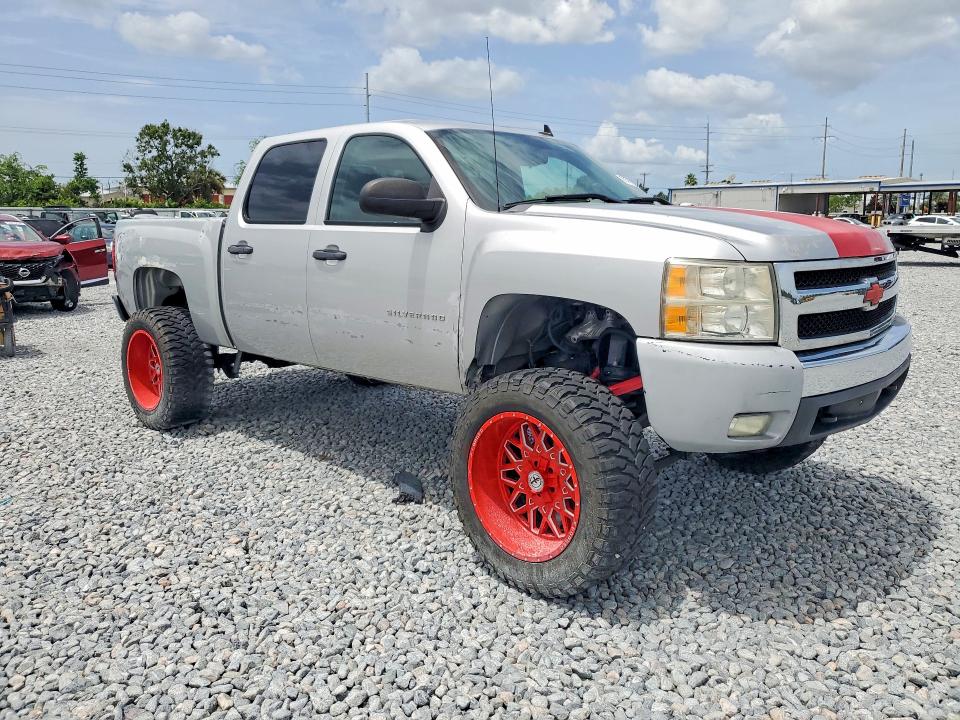 2010 Chevrolet Silverado VIN 3GCRCREA5AG118014 COPART salvage auction — MINOR DENT/SCRATCHES, Fl - Certificate Of Title, sold $975 on 2026-07-29 (photo 4)