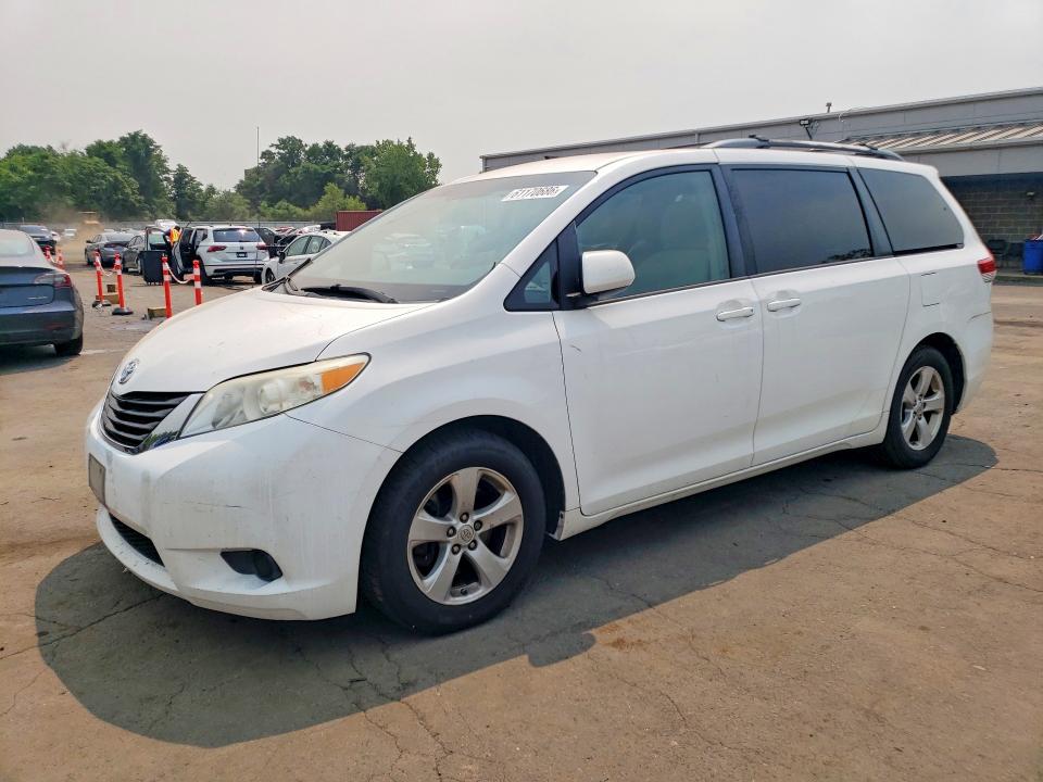 2013 Toyota Sienna VIN 5TDKK3DC6DS300962 COPART salvage auction — SIDE, CT - CERT OF TITLE-SALVAGE, sold $475 on 2026-07-28 (photo 1)