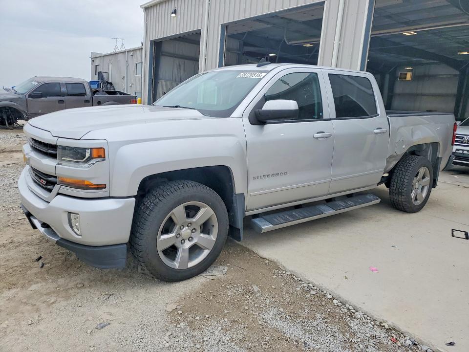 2018 Chevrolet S-10 pickup VIN 3GCUKREC0JG577109 — COPART salvage auction photo