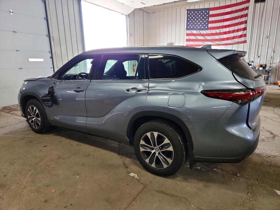 2021 Toyota Highlander VIN 5TDGBRCH4MS066049 COPART salvage auction — SIDE, Salvage Title, sold $12,500 on 2026-07-27 (photo 2)
