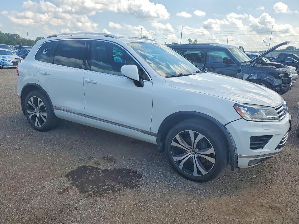 2017 Volkswagen Touareg VIN WVGRF7BP1HD006060 COPART salvage auction — FRONT END, Ia - Cert Of Title-Salvage Title, sold $1,300 on 2026-07-31 (photo 4)