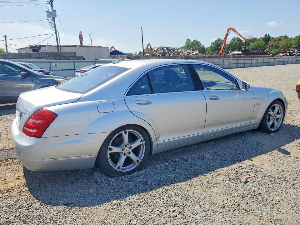 2011 Mercedes-benz S class VIN WDDNG9FB5BA380521 COPART salvage auction — MINOR DENT/SCRATCHES, Nj - Certificate Of Title, sold $400 on 2026-07-31 (photo 3)