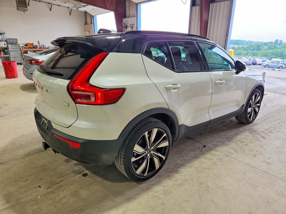 2021 Volvo Xc40 VIN YV4ED3UR1M2558905 COPART salvage auction — NORMAL WEAR, PA - CERT OF TITLE, sold $7,900 on 2026-07-31 (photo 3)
