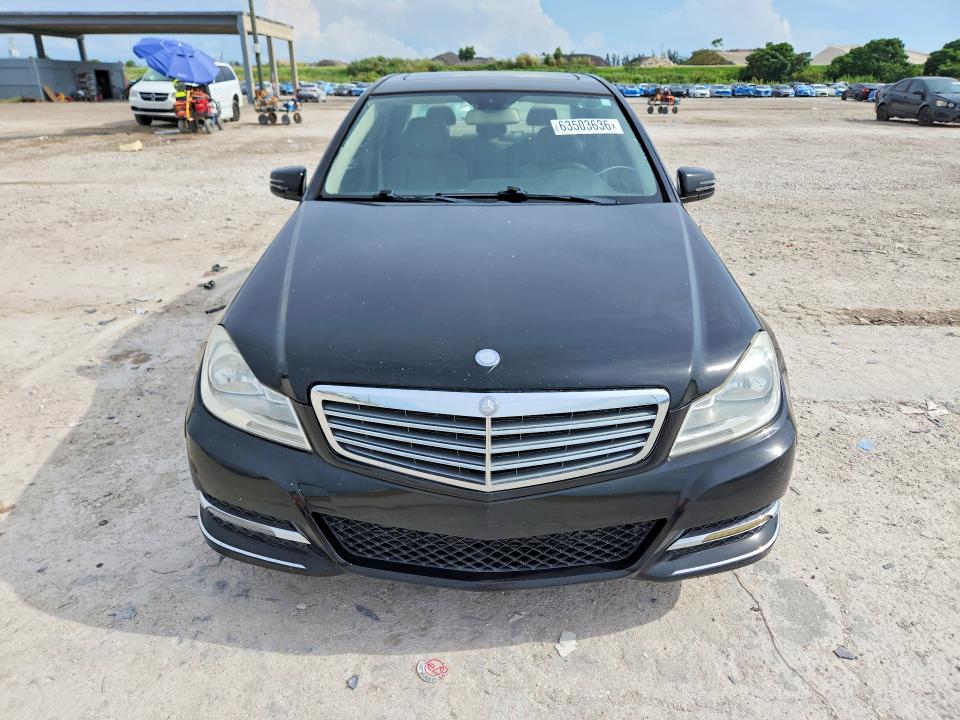 2013 Mercedes-benz C-klasse VIN WDDGF4HB3DR270535 COPART salvage auction — MINOR DENT/SCRATCHES, FL - CERTIFICATE OF TITLE, sold $425 on 2026-08-04 (photo 5)