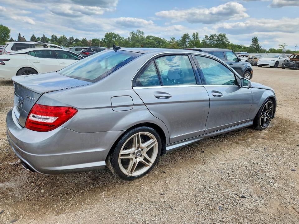 2014 Mercedes-benz C-klasse VIN WDDGF8AB2EG209899 COPART salvage auction — WATER/FLOOD, Il - Salvage Cert-Flood, sold $1,100 on 2026-08-20 (photo 3)