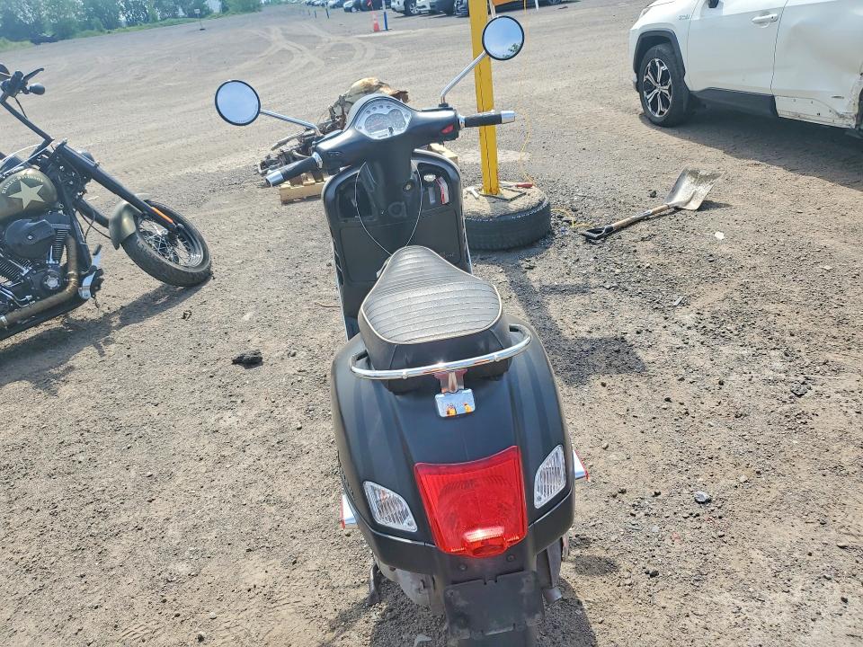 2013 Vespa Gts VIN ZAPM459L8D5703451 COPART salvage auction — FRONT END, Qc - Gravement Accidente, sold $900 on 2026-08-04 (photo 4)