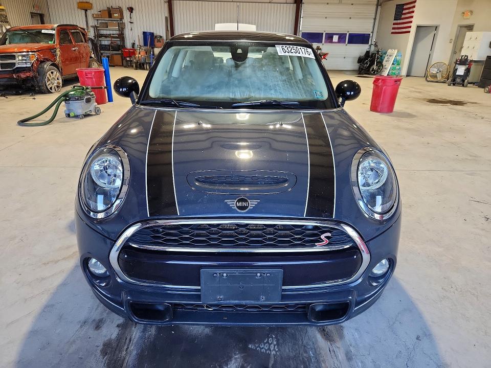 2019 Mini Cooper VIN WMWXP7C5XK2A53872 COPART salvage auction — WATER/FLOOD, Pa - Cert Of Salvage-W=Flood Veh, sold $2,100 on 2026-08-14 (photo 5)