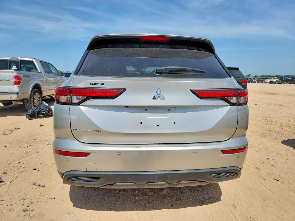 2022 Mitsubishi Outlander VIN JA4J3TA81NZ083646 COPART salvage auction — MINOR DENT/SCRATCHES, Tx - Certificate Of Title (P), sold $1,500 on 2026-07-30 (photo 6)