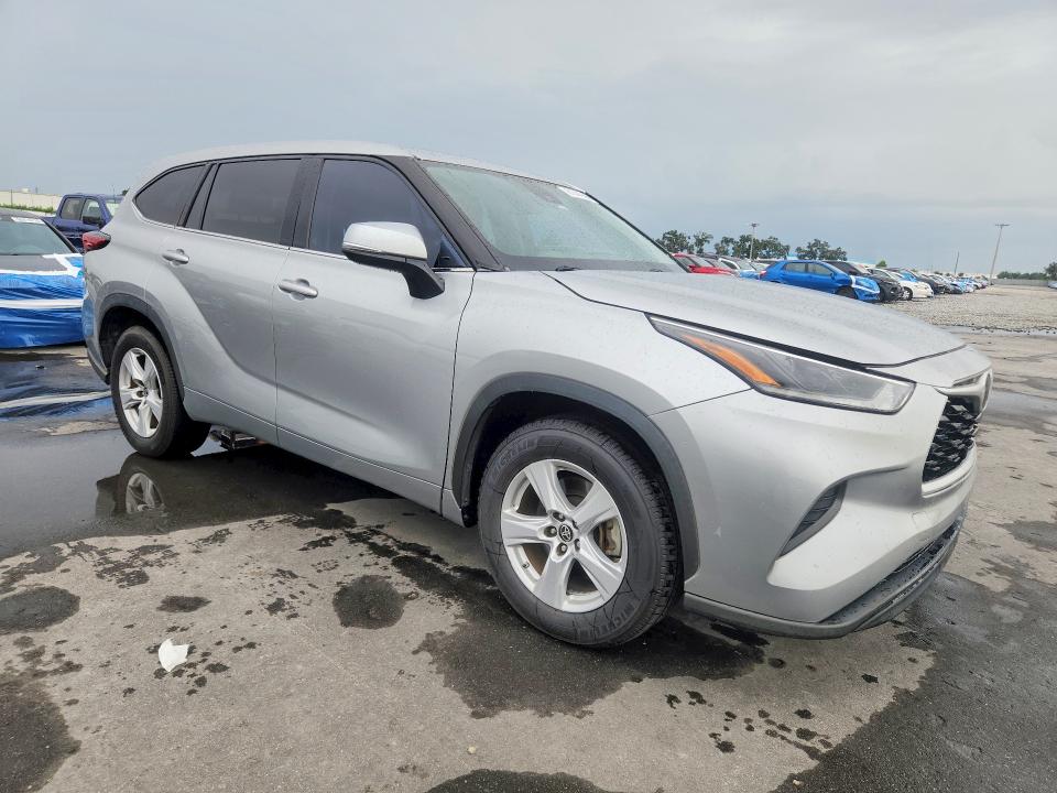 2021 Toyota Highlander VIN 5TDCZRAH7MS069461 COPART salvage auction — MINOR DENT/SCRATCHES, Fl - Certificate Of Title (P), sold $16,500 on 2026-07-27 (photo 4)