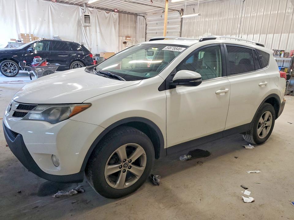 2015 Toyota Rav 4 VIN JTMRFREV3FD102408 COPART salvage auction — MINOR DENT/SCRATCHES, Pa - Cert Of Title, sold $4,950 on 2026-07-09 (photo 1)