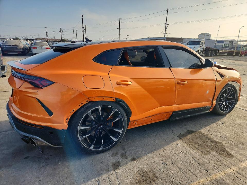2022 Lamborghini Urus VIN ZPBUA1ZL2NLA21237 COPART salvage auction — ALL OVER, TX - DIS/DLR/EXP ONLY SALVAGE TITLE, sold $13,300 on 2026-08-03 (photo 3)