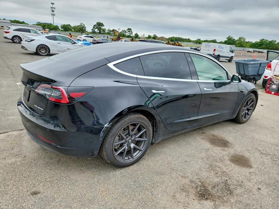 2018 Tesla VIN 5YJ3E1EB5JF182179 COPART salvage auction — MINOR DENT/SCRATCHES, Salvage Title, sold $5,400 on 2026-07-13 (photo 3)