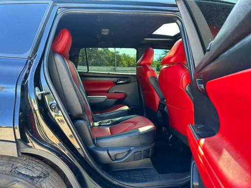 2023 Toyota Highlander VIN 5TDKDRAH3PS507181 COPART salvage auction — MINOR DENT/SCRATCHES, Pa - Cert Of Title, sold $27,500 on 2026-09-15 (photo 8)