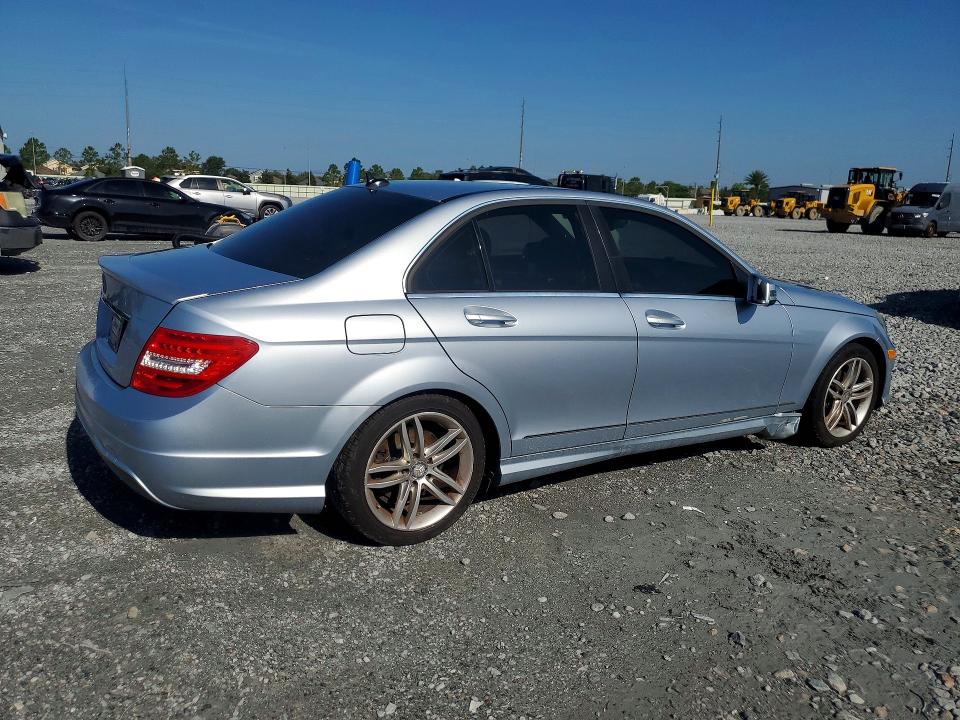 2014 Mercedes-benz C-klasse VIN WDDGF4HB0EA948092 COPART salvage auction — NORMAL WEAR, Fl - Certificate Of Title, sold $375 on 2026-08-04 (photo 3)
