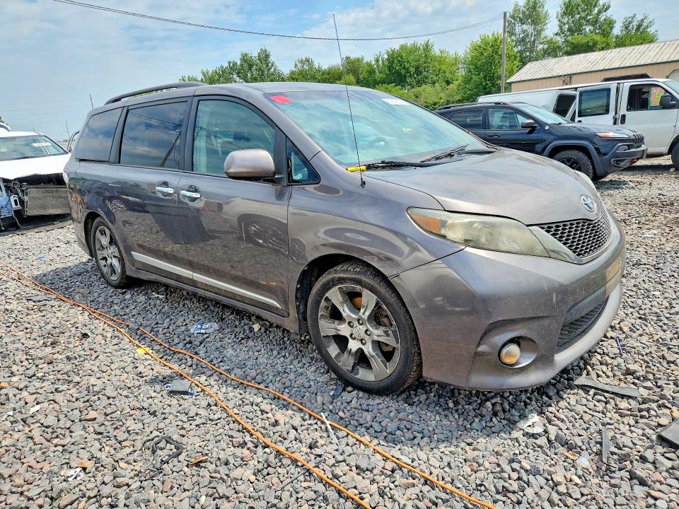2013 Toyota Sienna VIN 5TDXK3DC3DS360963 COPART salvage auction — MINOR DENT/SCRATCHES, Il - Certificate Of Title, sold $1,550 on 2026-07-20 (photo 4)