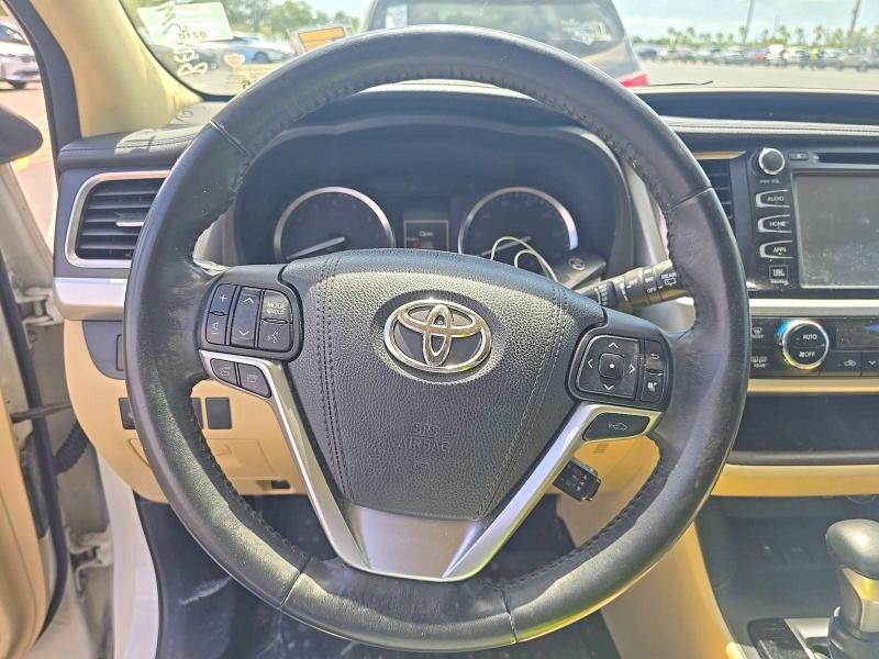 2015 Toyota Highlander VIN 5TDYKRFH9FS097073 COPART salvage auction — MINOR DENT/SCRATCHES, Fl - Certificate Of Title (P), sold $7,900 on 2026-07-28 (photo 9)