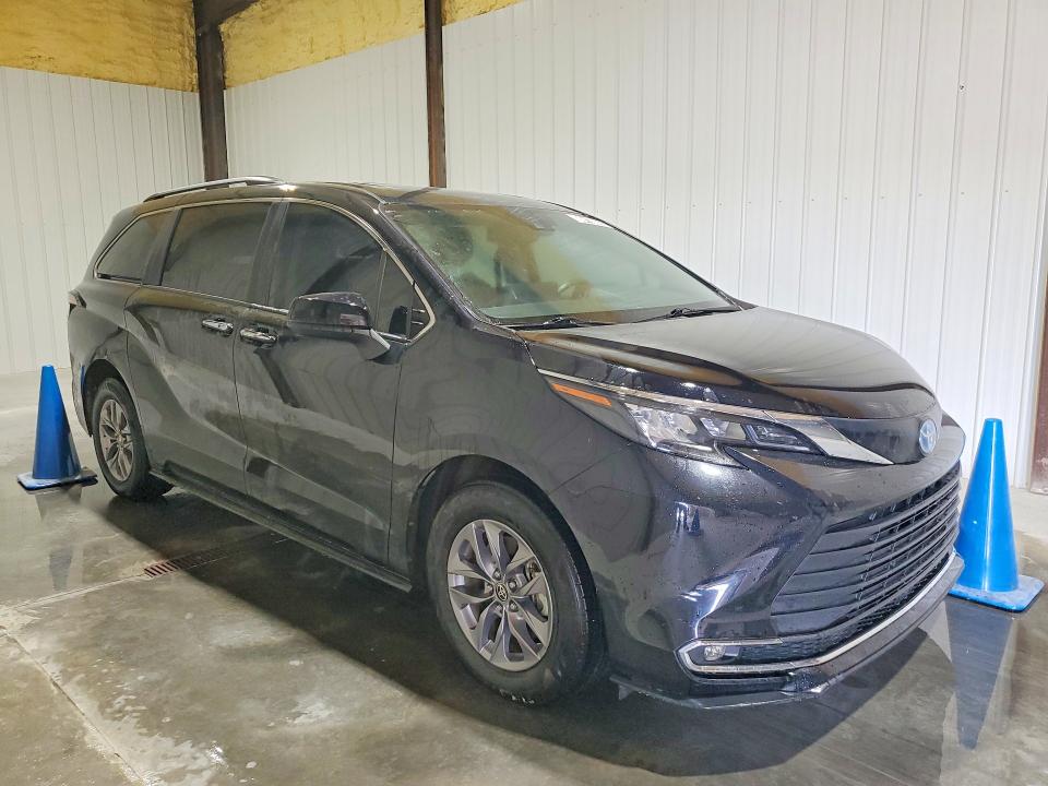 2024 Toyota Sienna VIN 5TDYRKEC9RS191533 COPART salvage auction — SIDE, Tn - Certificate Of Title, sold $13,300 on 2026-07-30 (photo 4)
