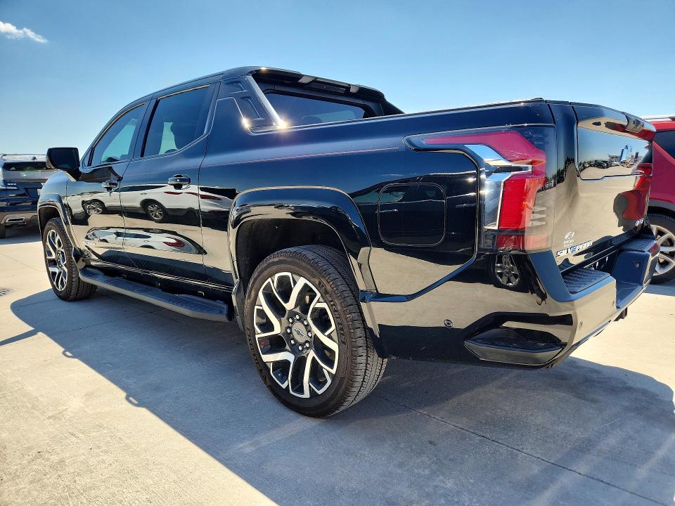 2024 Chevrolet Silverado VIN 1GC40ZEL8RU301579 COPART salvage auction — SIDE, Tx - Salvage Vehicle Title (P), sold $32,000 on 2026-07-30 (photo 2)
