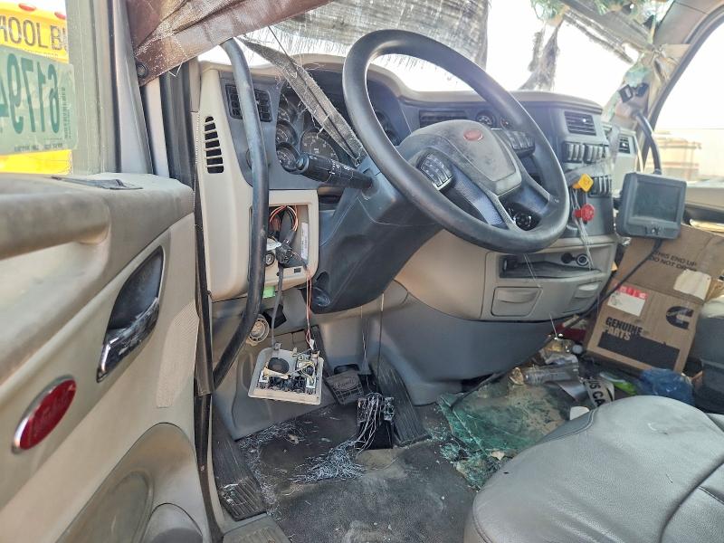 2020 Peterbilt 579 VIN 1XPBD49X1LD675937 COPART salvage auction — NORMAL WEAR, AR - CERTIFICATE OF TITLE, sold $10,900 on 2026-09-03 (photo 8)