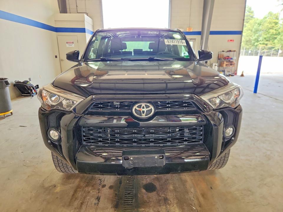 2017 Toyota 4runner VIN JTEBU5JR6H5452696 COPART salvage auction — MINOR DENT/SCRATCHES, Va - Cert Of Title - Salvage, sold $9,200 on 2026-07-31 (photo 5)