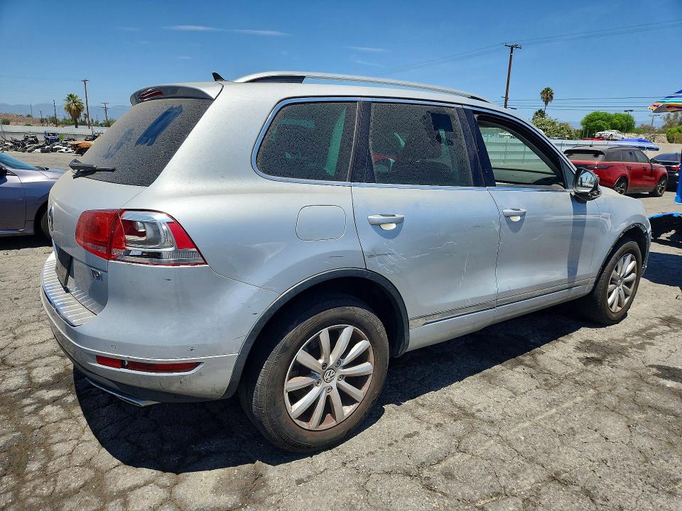 2012 Volkswagen Touareg VIN WVGFK9BPXCD004486 COPART salvage auction — SIDE, CA - DIS/DLR/EXP ONLY CLEAN TITLE, sold $1,850 on 2026-08-10 (photo 3)