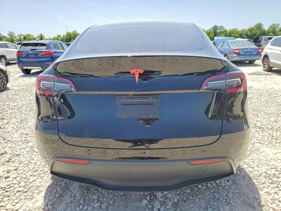 2024 Tesla Model y VIN 7SAYGDED3RA305878 COPART salvage auction — SIDE, Tx - Salvage Vehicle Title, sold $2,900 on 2026-07-24 (photo 6)