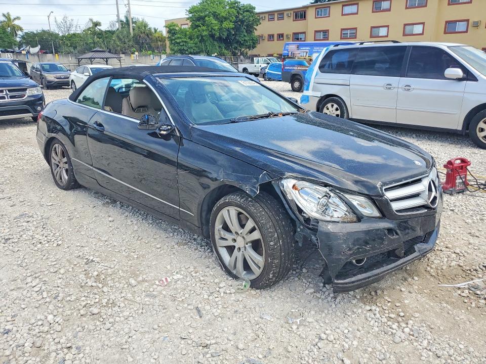 2011 Mercedes-benz E-class VIN WDDKK5GF1BF085981 COPART salvage auction — REAR END, FL - CERT OF TITLE SLVG REBUILDABLE, sold $825 on 2026-08-11 (photo 4)