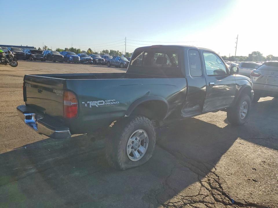 2000 Toyota Tacoma VIN 5TEWN72N3YZ717291 COPART salvage auction — ROLLOVER, CO - PUBLIC - SALVAGE TITLE (P), sold $275 on 2026-07-30 (photo 3)