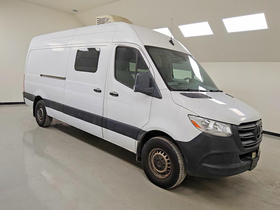 2020 Mercedes-benz Sprinter VIN W1W4ECHY7LT036838 COPART salvage auction — MINOR DENT/SCRATCHES, TX - CERTIFICATE OF TITLE, sold $11,700 on 2026-08-25 (photo 4)