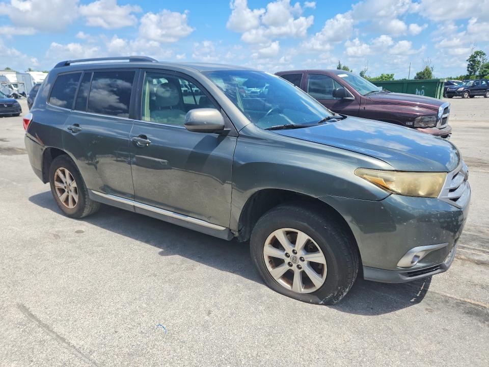 2011 Toyota Highlander VIN 5TDZK3EH5BS034095 COPART salvage auction — REAR END, FL - CERT OF TITLE SLVG REBUILDABLE, sold $1,300 on 2026-07-14 (photo 4)