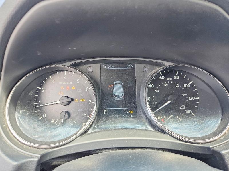 2017 Nissan Rogue VIN JN1BJ1CR4HW111359 COPART salvage auction — MINOR DENT/SCRATCHES, Tn - Certificate Of Title, sold $600 on 2026-07-27 (photo 9)