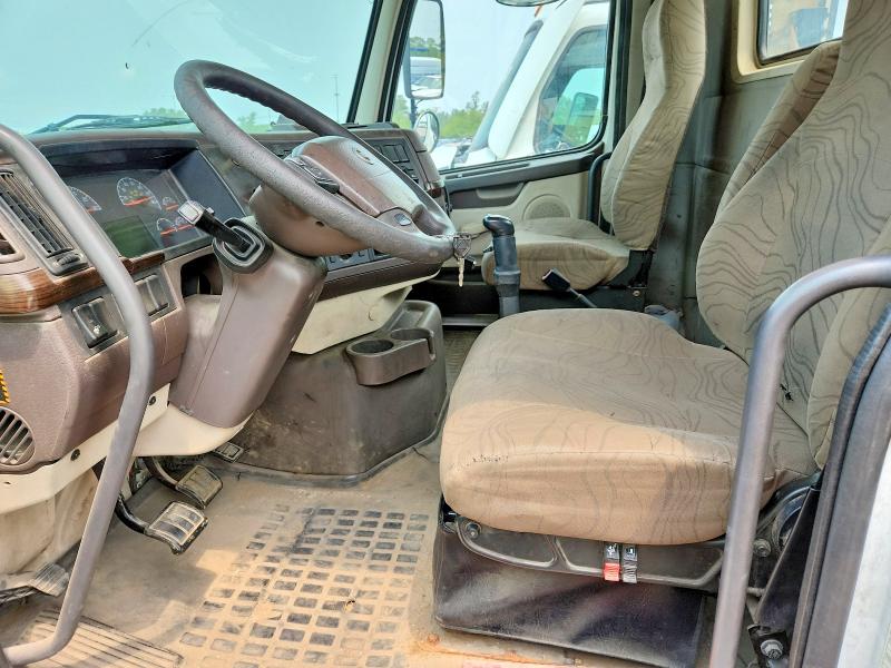 2013 Volvo VIN 4V4MC9EG4DN136633 COPART salvage auction — MINOR DENT/SCRATCHES, Mi - Certificate Of Title, sold $2,500 on 2026-08-11 (photo 7)