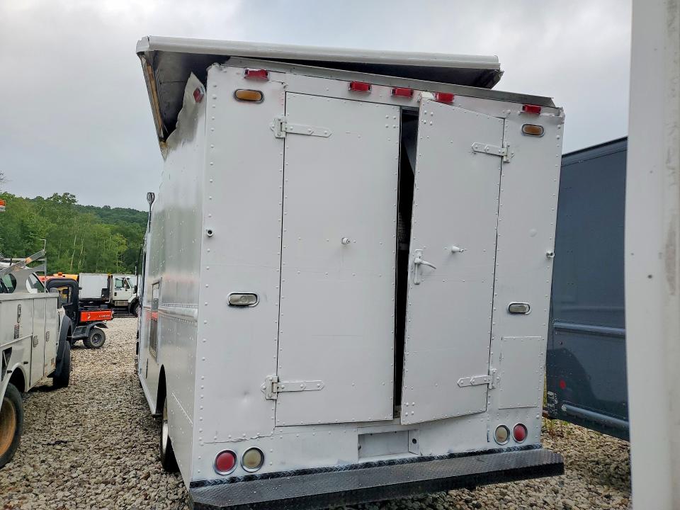 2007 Freightliner Chassis VIN 4UZAAPDHX7CY44917 COPART salvage auction — ROOF, MA - CERT OF TITLE-SALVAGE (P), sold $125 on 2026-08-12 (photo 6)