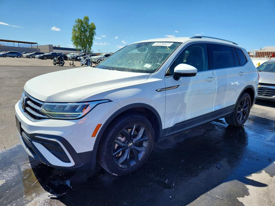 2024 Volkswagen Tiguan VIN 3VV3B7AX6RM044043 COPART salvage auction — MINOR DENT/SCRATCHES, NV - CERTIFICATE OF TITLE, sold $13,600 on 2026-08-12 (photo 1)