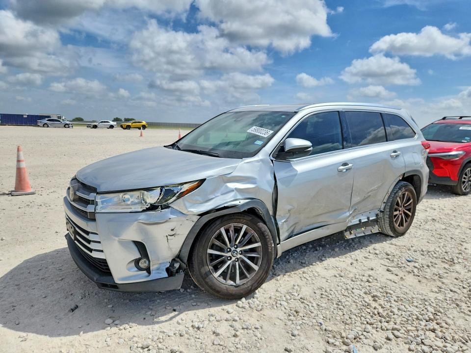 2018 Toyota Highlander VIN 5TDKZRFH9JS543393 COPART salvage auction — SIDE, Tx - Salvage Vehicle Title, sold $7,800 on 2026-07-09 (photo 1)