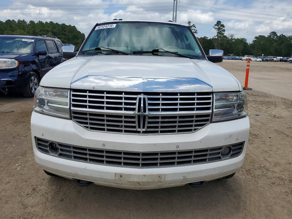 2014 Lincoln Navigator VIN 5LMJJ2H58EEL07867 COPART salvage auction — MINOR DENT/SCRATCHES, La - Certificate Of Title, sold $800 on 2026-07-28 (photo 5)