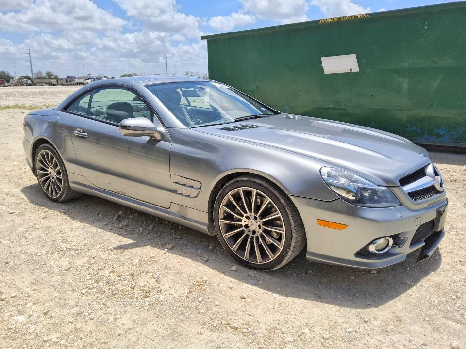 2009 Mercedes-benz Sl-class VIN WDBSK71FX9F155727 COPART salvage auction — MINOR DENT/SCRATCHES, TX - CERTIFICATE OF TITLE, sold $5,700 on 2026-07-14 (photo 4)