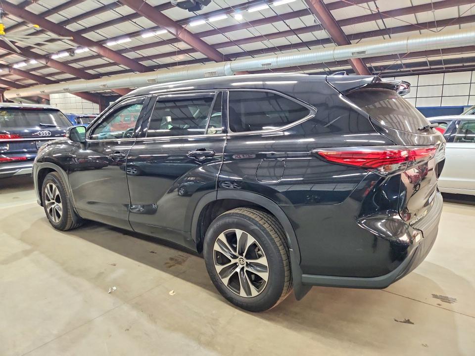 2021 Toyota Highlander VIN 5TDGZRBH8MS093297 COPART salvage auction — MINOR DENT/SCRATCHES, Salvage Title, sold $8,600 on 2026-07-16 (photo 2)