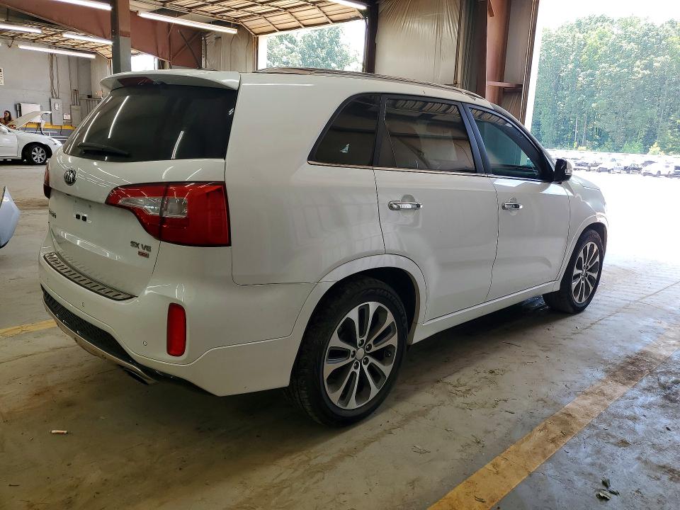 2015 Kia Sorento VIN 5XYKW4A76FG559601 COPART salvage auction — NORMAL WEAR, NC - DEALER ONLY CLEAN TITLE, sold $1,850 on 2026-07-22 (photo 3)