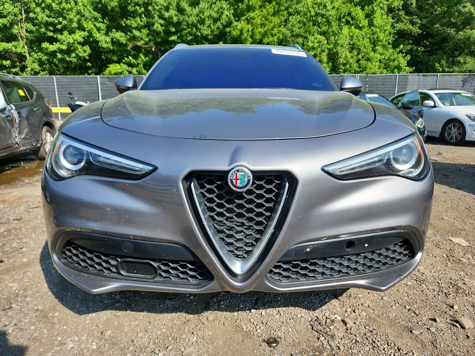 2018 Alfa romeo Stelvio VIN ZASFAKAN3J7B96187 COPART salvage auction — VANDALISM, Az - Cert Of Title - Salvage, sold $5,200 on 2026-07-10 (photo 5)