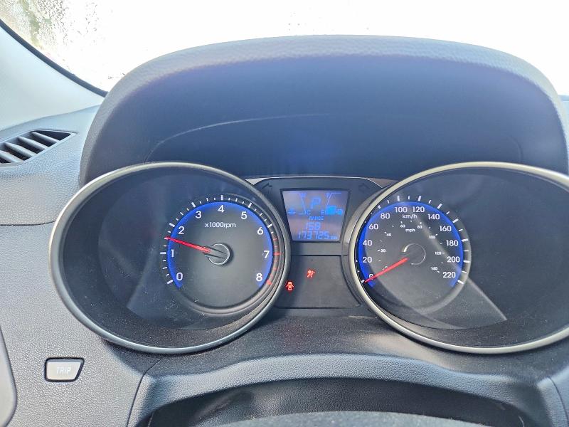 2011 Hyundai Tucson VIN KM8JT3AC9BU194959 COPART salvage auction — SIDE, ON - PERMIT NO BRAND - UNFIT, sold $1,150 on 2026-07-23 (photo 9)
