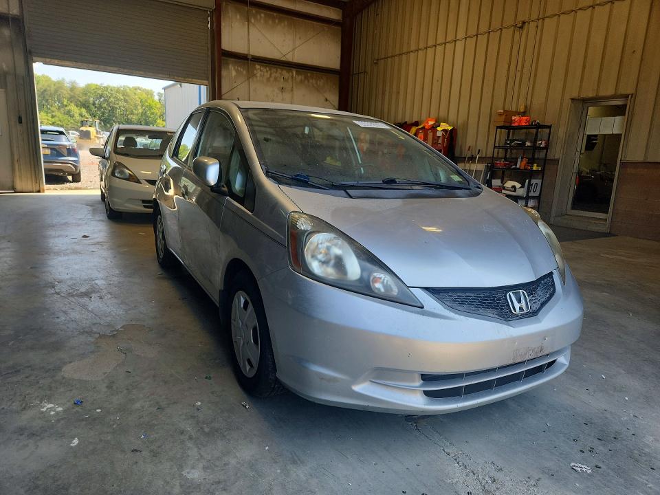 2013 Honda Fit VIN JHMGE8H30DC049019 COPART salvage auction — MINOR DENT/SCRATCHES, Va - Cert Of Title - Salvage, sold $225 on 2026-07-28 (photo 4)