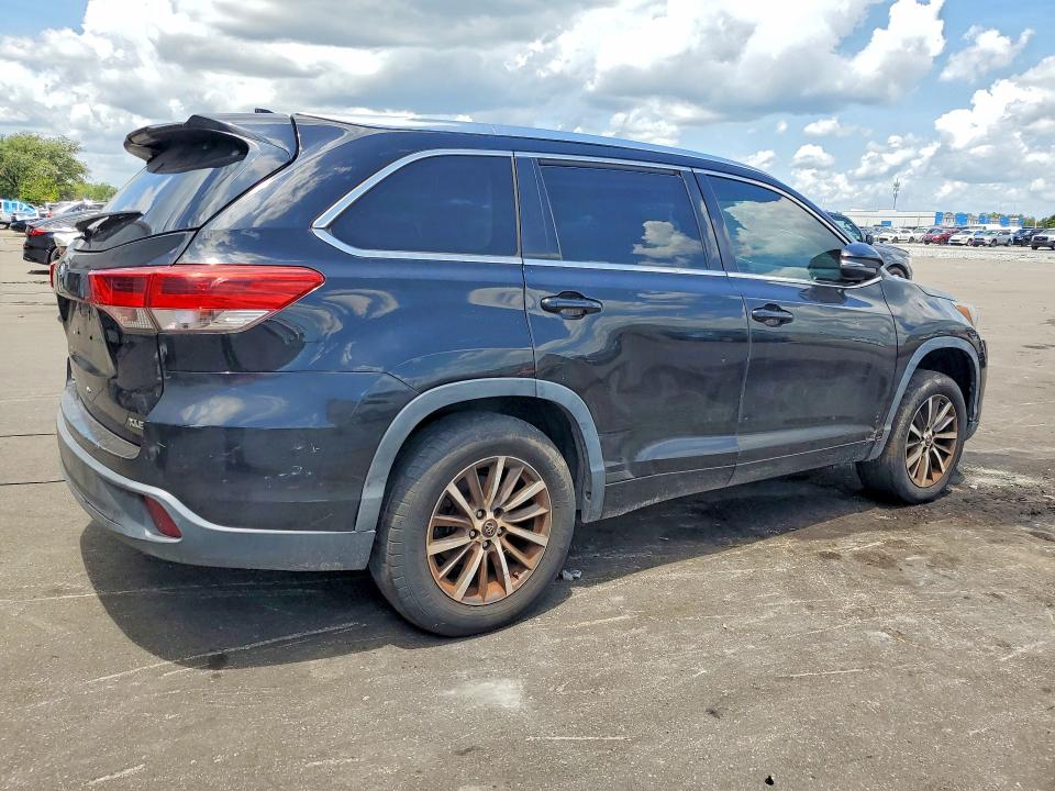 2018 Toyota VIN 5TDKZRFH8JS547404 COPART salvage auction — MECHANICAL, Salvage Title, sold $7,500 on 2026-07-13 (photo 3)