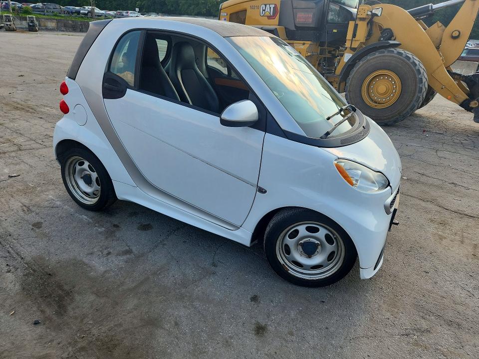 2015 Smart Fortwo VIN WMEEJ3BA9FK806315 COPART salvage auction — MECHANICAL, Nj - Certificate Of Title, sold $350 on 2026-08-03 (photo 4)