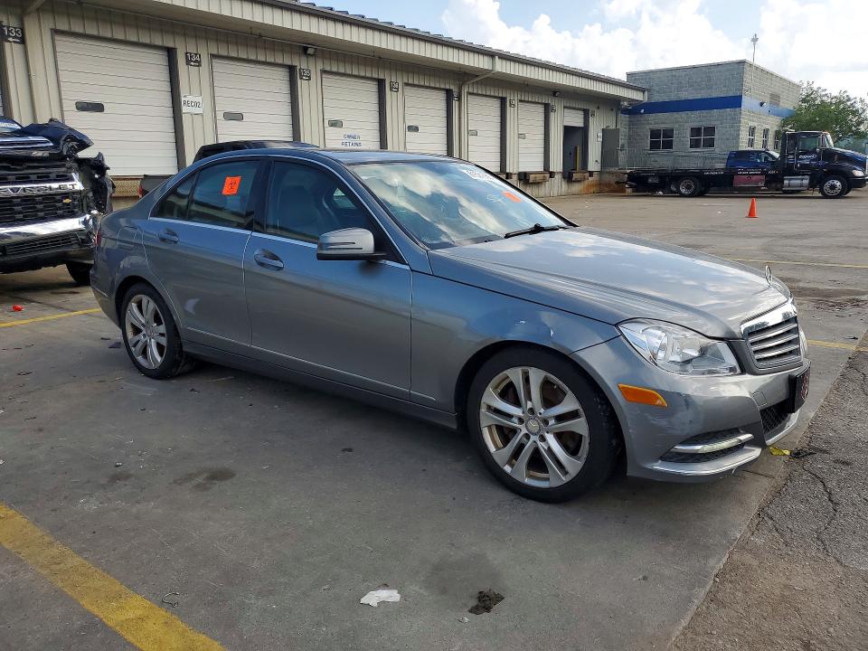 2013 Mercedes-benz C-klasse VIN WDDGF8AB3DR244096 COPART salvage auction — WATER/FLOOD, Ky - Cert Of Title-Salvage Water, sold $1,050 on 2026-08-17 (photo 4)