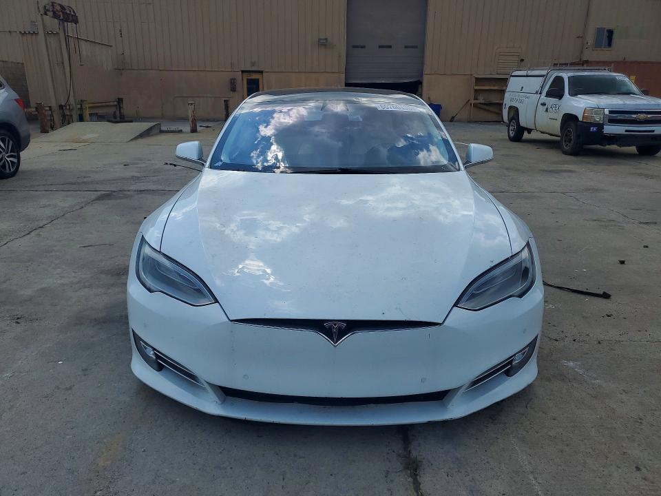 2019 Tesla Model s VIN 5YJSA1E40KF330376 COPART salvage auction — MINOR DENT/SCRATCHES, SC - CERTIFICATE OF TITLE (P), sold $9,800 on 2026-07-24 (photo 5)