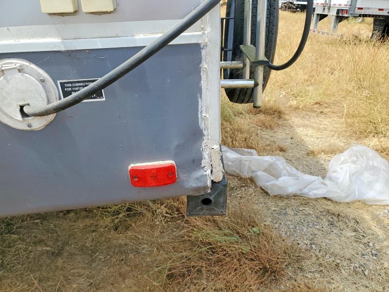 2008 Fleetwood Terry VIN 1EA1R252182323122 COPART salvage auction — SIDE, CA - SALVAGE CERTIFICATE, sold $2,650 on 2026-09-18 (photo 9)
