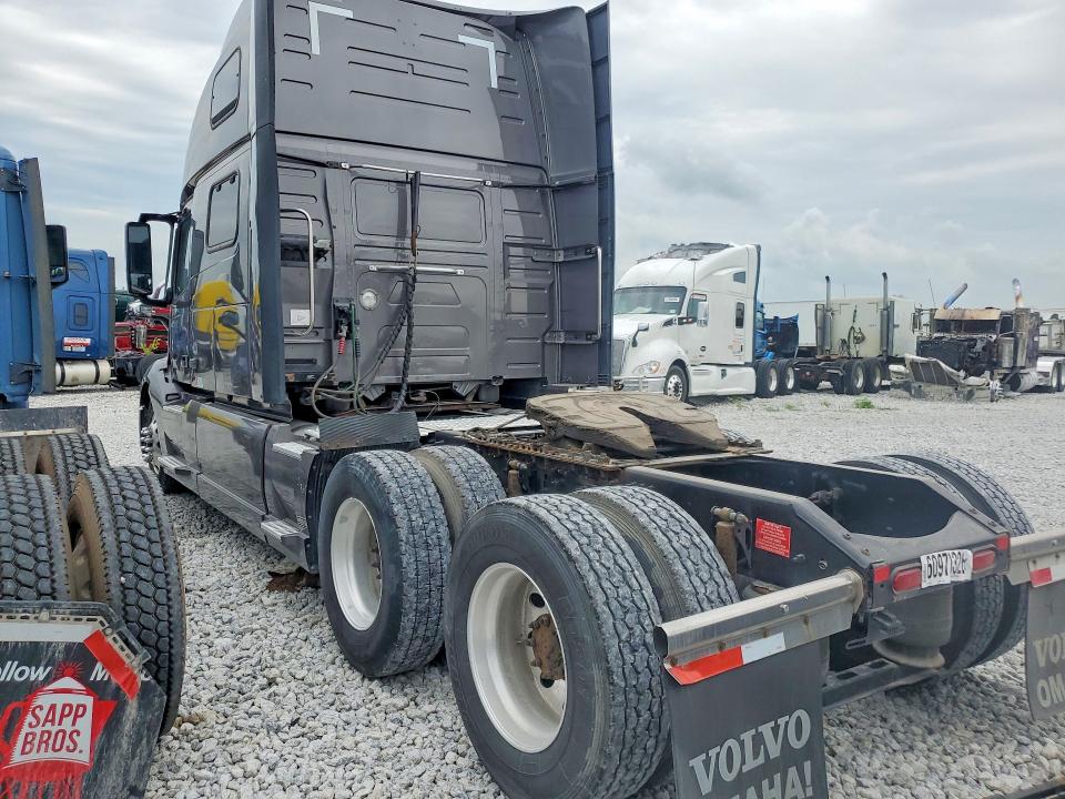 2022 Volvo VIN 4V4NC9EH9NN288020 COPART salvage auction — MINOR DENT/SCRATCHES, Pa - Cert Of Title, sold $36,250 on 2026-08-20 (photo 2)